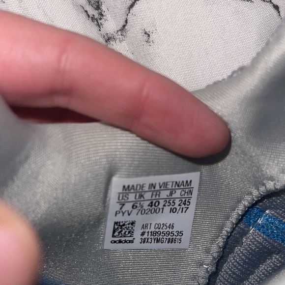 Adidas - Picture 3 of 4